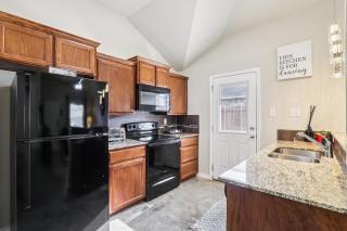 Fully furnished Copperas cove home, 3 bedrooms and 2 bathrooms, Fenced yard, garage, wifi, long stays welcome - 6