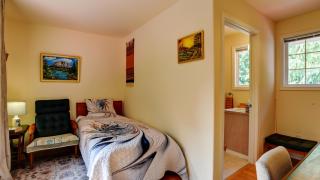 Riverside Bliss Cozy Beds, Fireplace and Gbit WiFi - 2
