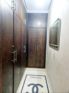 Premium Luxury Family Home in Downtown - 5