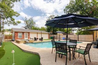 Newly updated, Pool, Hot Tub, Putt Putt, Game Room - 1
