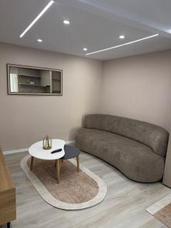 3 Min to Center, Stylish Villa 2nd Apartment Stay - 0