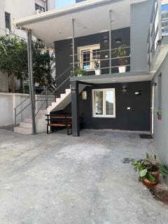 3 Min to Center, Stylish Villa 2nd Apartment Stay - 1