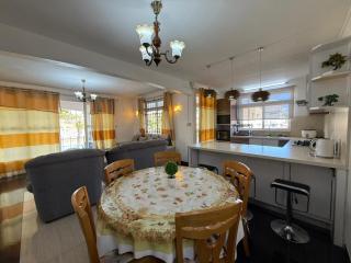 Family-Friendly 3-Bedroom Coastal Haven in Flic en Flac - 7