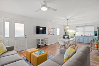 Beach Nest #4 2BR 2BA Walk to Beach - 0