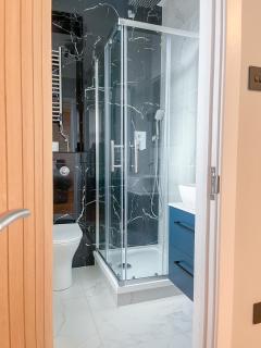 Exclusive Apartment in Central London, Near Tube, shops etc, Netflix, Wi-Fi, TV's - 3