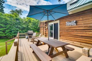 Woodsy Beaver Cove Cabin with Deck and Fire Pit! - 9