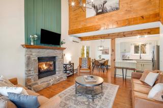 Maggie Valley Mountain Escape with Fire Pit and Deck - 0