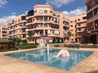 Cosy Flat with Five Pools & Garden - 1