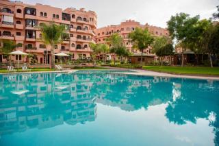 Cosy Flat with Five Pools & Garden - 9