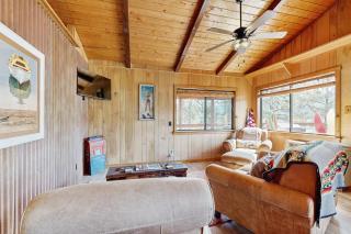 Lakefront Cabin Retreat (Cabin A) - 6