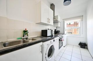 Central Camden Flat, London - Family, Work and Group Stays - 8