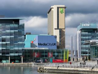 MediaCity Escape - 15 Mins to City Centre with Free Parking - 9