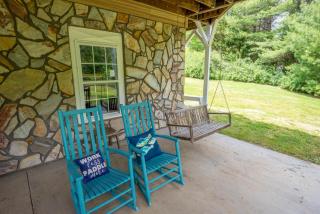 2Bd Riverfront with Expansive Outdoor Space, River Access, Fire Pit - 9