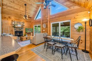 Sit n Ponder Dog-Friendly Log Cabin with Views - 9