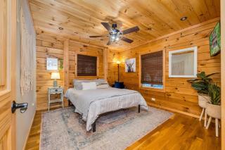 Sit n Ponder Dog-Friendly Log Cabin with Views - 1