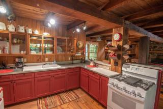 Secluded & Charming 3 Bed Cabin, Dogs OK, 20 mins to W Jefferson - 6