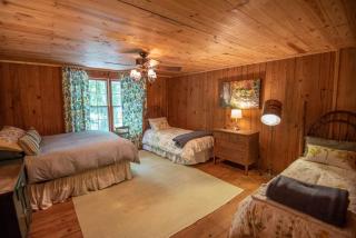 Secluded & Charming 3 Bed Cabin, Dogs OK, 20 mins to W Jefferson - 1