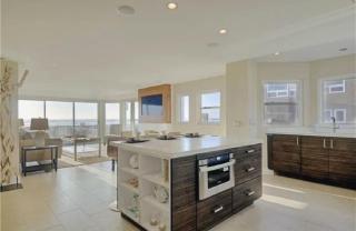Three Bedroom Beachfront Apartment in San Diego - 6