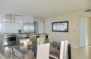 Three Bedroom Beachfront Apartment in San Diego - 8