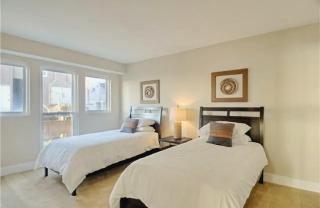 Three Bedroom Beachfront Apartment in San Diego - 3
