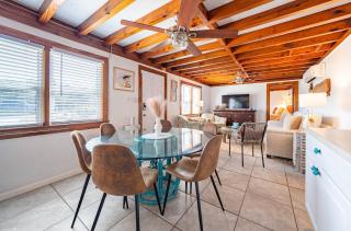 K2118 Oh So Sandy! Historic Oceanside Flat Top! Steps from Beach, Short Stays Welcomed! - 2