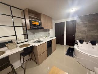 Apto con Jacuzzi Privado y Cama Doble - 9
