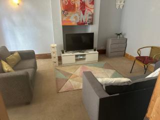 7 Bedroom Cosy Walsall Stay - WiFi & Free Parking - 5