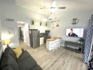 B Lakefront! Remodeled, Boat Slip, Patio Views, Pool, Boat Ramp, WIFI - 9