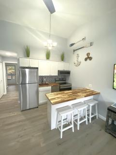 B Lakefront! Remodeled, Boat Slip, Patio Views, Pool, Boat Ramp, WIFI - 8