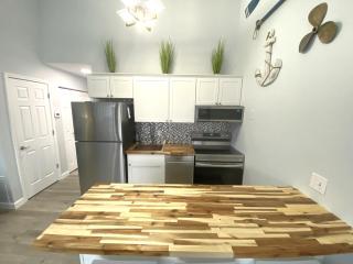 B Lakefront! Remodeled, Boat Slip, Patio Views, Pool, Boat Ramp, WIFI - 5