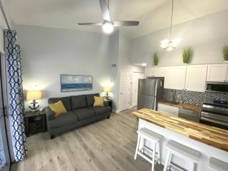 B Lakefront! Remodeled, Boat Slip, Patio Views, Pool, Boat Ramp, WIFI - 2