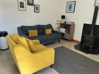 Covenham Holiday Cottages - Squirrel Cottage - 8
