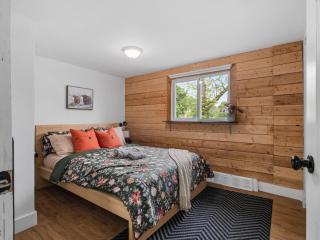 2BR Lakeside Oasis with BBQ and Pool - 5