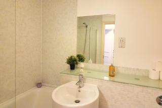 4 Bedroom House Central London - Free Parking - 3