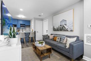 Chic 2BR Queen Bunk Central Houston - 0