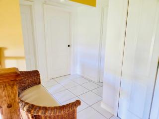 Country Club House Retreat - 2 bedroom House with Pool near Montego Bay Airport and Beach Strip - Montego Bay - 4