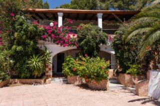 2BR Ground-Floor Villa Apartment with Pool, 10mins drive to Ibiza Airport - Sant Josep de sa Talaia - 4