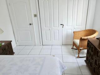 Country Club House Retreat - 2 bedroom House with Pool near Montego Bay Airport and Beach Strip - Montego Bay - 6