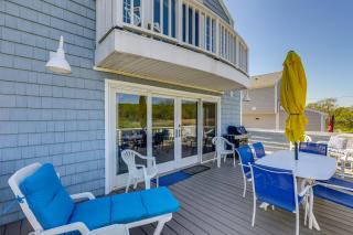 Inviting Rockport Rental with Deck Walk to Beach! - 0