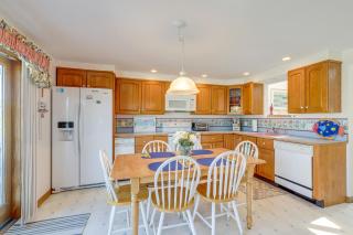 Inviting Rockport Rental with Deck Walk to Beach! - 9