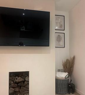 2 Bed Modern Home - 0