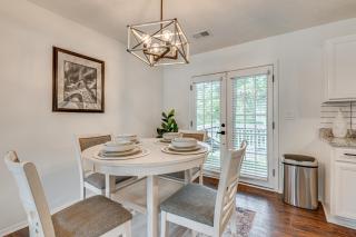 7 Mi to Dtwn ATL Upscale Family Home with Balcony - 4