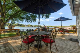 Lakefront Home w Dock Game Room Hot Tub Ponderosa Peninsula by AvantStay - 9