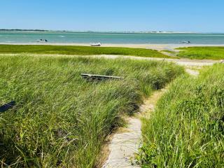 NeW 2025 - Locust Lodge - Private Beach - 0