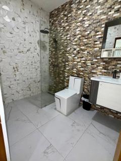 Luxurious, with a swimming pool and ocean views - 2