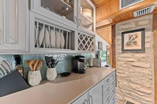 Guadalupe River Cabin with Kayaks and BBQ - 5