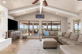 Luxe Lakeside Villa Large Groups withj Fire Pit or Grill - 9