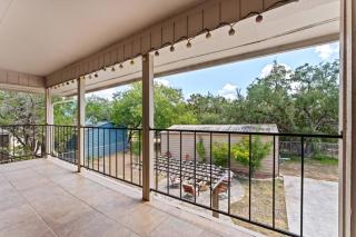 Luxe Lakeside Villa Large Groups withj Fire Pit or Grill - 2