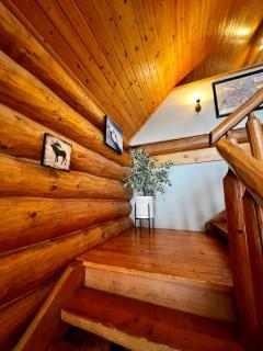 Chancellor Peak 1BR and Loft Wooden Cabin near Lake Louise - 2