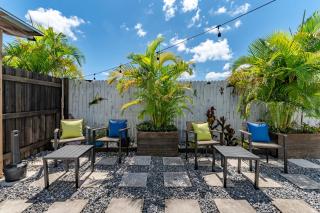 Remodeled 2BR Apartment w/ Garden Deck - 9